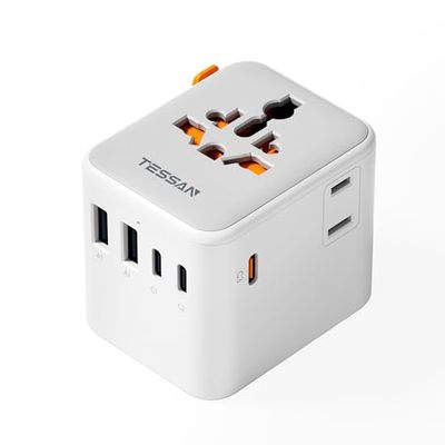 Universal Travel Adapter GaN 65W · Extra AC Outlet